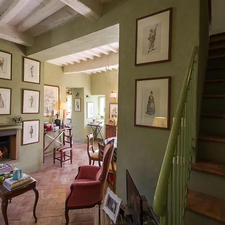 Romantic Retreat With Pool