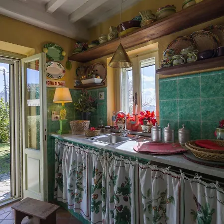 Romantic Retreat With Pool