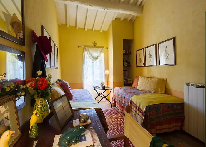 Romantic Retreat With Pool *