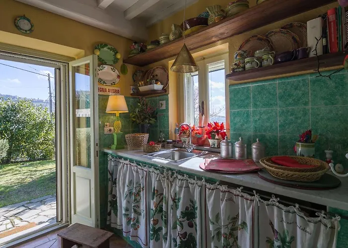 Romantic Retreat With Pool