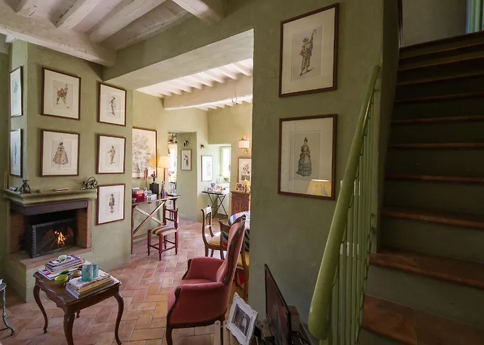 Romantic Retreat With Pool