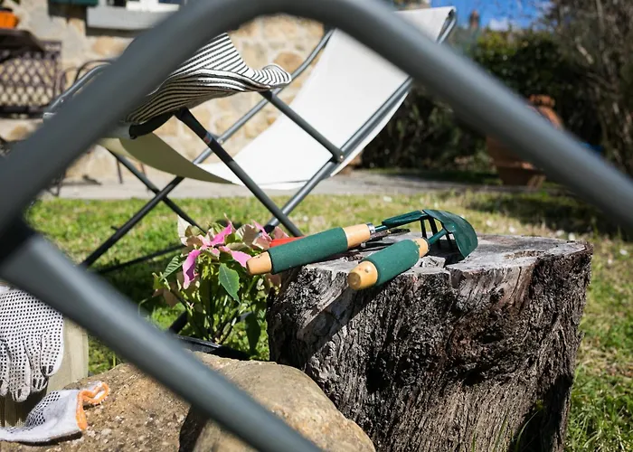 Romantic Retreat With Pool *